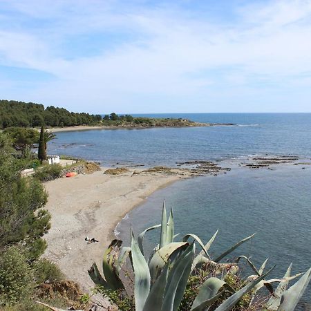 A Chic Four-Person Apartment By The Beach At Cap Ras Llança Esterno foto